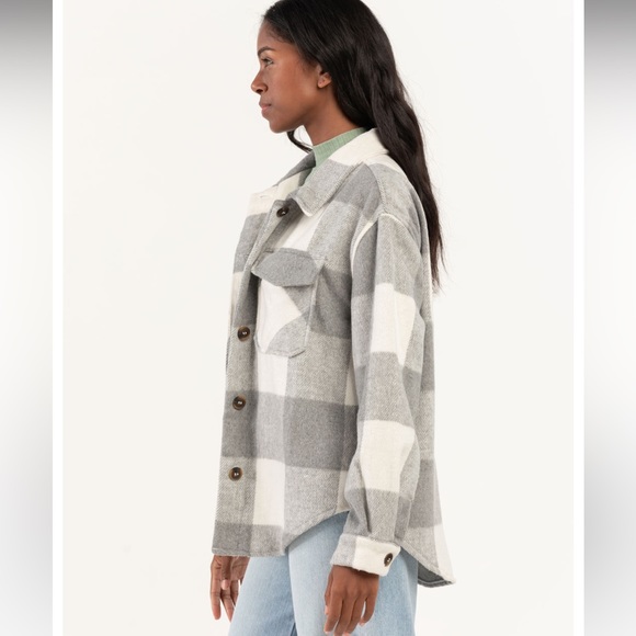 NWOT LOVE TREE Buffalo Plaid Women’s Shacket NEW Size Large Super Soft Comfy - Picture 3 of 13